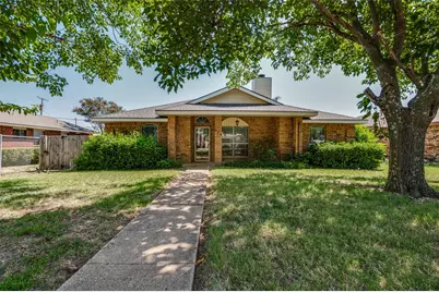 879 W Wintergreen Road, Lancaster, TX 75134 - Photo 1