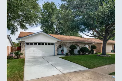 221 E Grubb Drive, Mesquite, TX 75149 - Photo 1