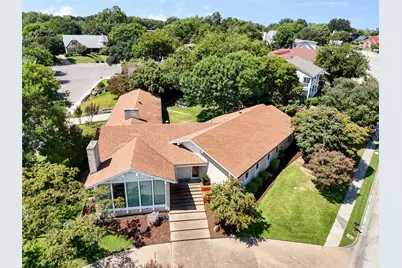 310 E Northgate Drive, Irving, TX 75062 - Photo 1