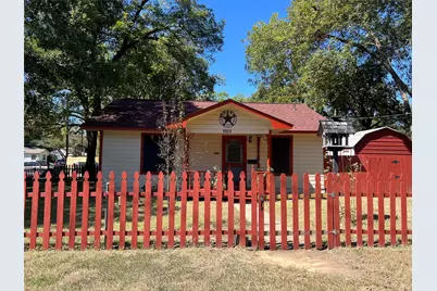 1101 N Rockwall Avenue, Terrell, TX 75160 - Photo 1