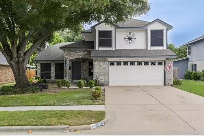 2813 White Oak Drive, Grand Prairie, TX 75052 - Photo 1