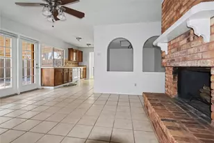 921 Middle Cove Dr, Plano, TX 75023 - Photo 2