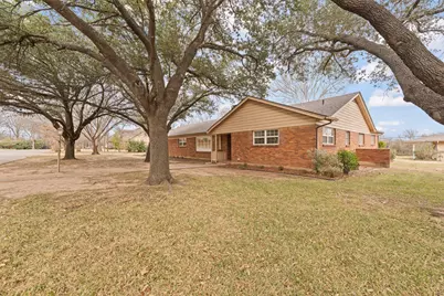 1105 S Walnut Street, Cleburne, TX 76033 - Photo 1