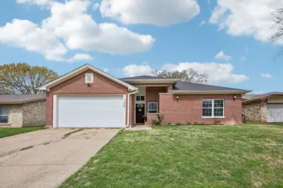 705 Lynnfield Drive, Arlington, TX 76014 - Photo 1