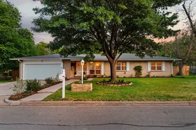 704 W Elizabeth Drive, Robinson, TX 76706 - Photo 1