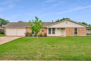445 Parkridge Blvd, Burleson, TX 76028 - Photo 2