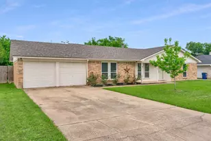 445 Parkridge Blvd, Burleson, TX 76028 - Photo 4