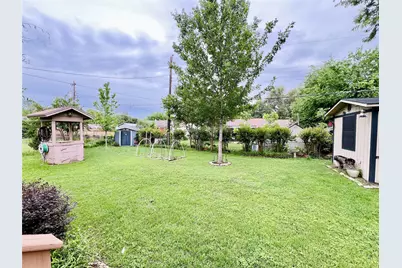 310 W 15th Street, Irving, TX 75060 - Photo 30