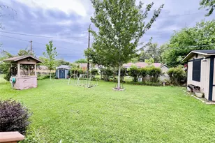 310 W 15th St, Irving, TX 75060 - Photo 30