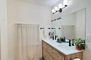 310 W 15th St, Irving, TX 75060 - Photo 14