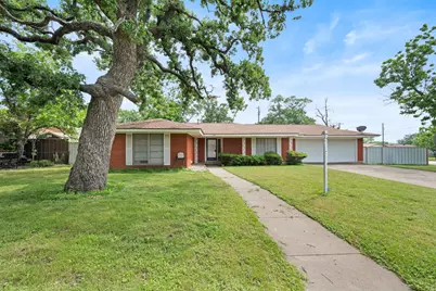 2300 SE 9th Street, Mineral Wells, TX 76067 - Photo 1