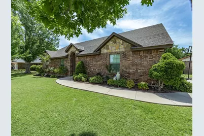 1323 Fairway Dr, Graham, TX 76450 - Photo 1