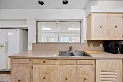 2010 Warwick Drive, Arlington, TX 76015 - Photo 14