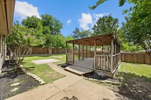 2010 Warwick Dr, Arlington, TX 76015 - Photo 22