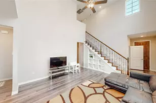 9828 Michael Irvin St, Irving, TX 75063 - Photo 6