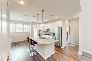 9828 Michael Irvin St, Irving, TX 75063 - Photo 8