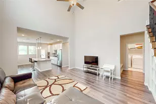 9828 Michael Irvin St, Irving, TX 75063 - Photo 4