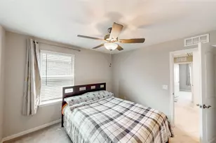 9828 Michael Irvin St, Irving, TX 75063 - Photo 20