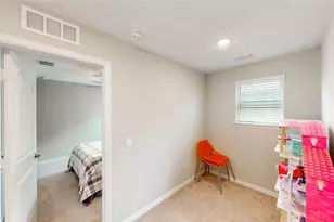 9828 Michael Irvin St, Irving, TX 75063 - Photo 24