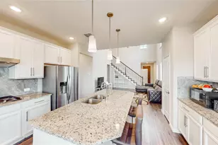 9828 Michael Irvin St, Irving, TX 75063 - Photo 10