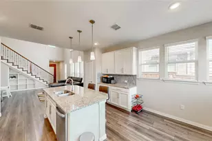 9828 Michael Irvin St, Irving, TX 75063 - Photo 12