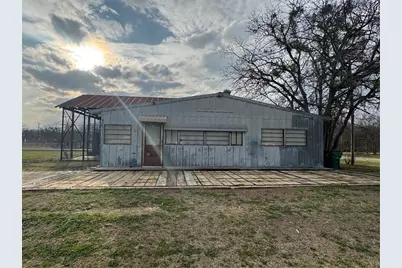 208 E Spruce Street, Abbott, TX 76621 - Photo 1