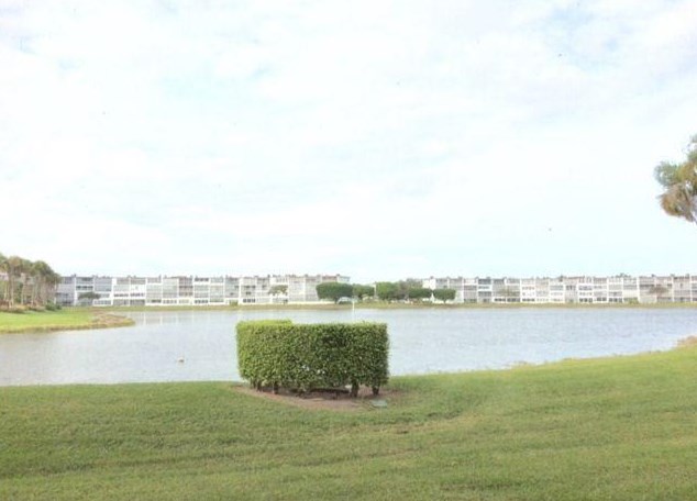 1085 Exeter, Boca Raton FL 33434-4858 exterior