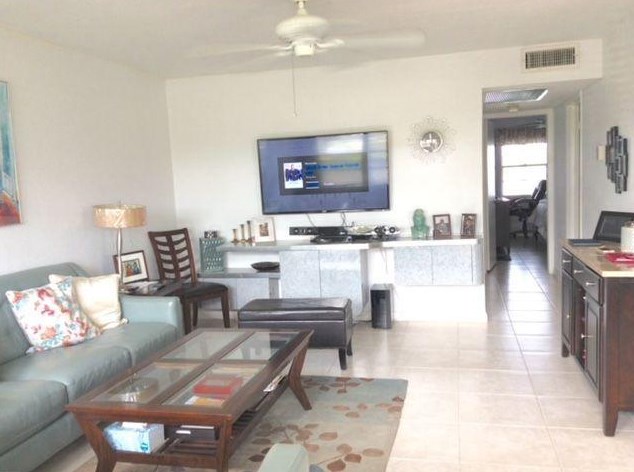 1085 Exeter, Boca Raton FL 33434-4858 exterior