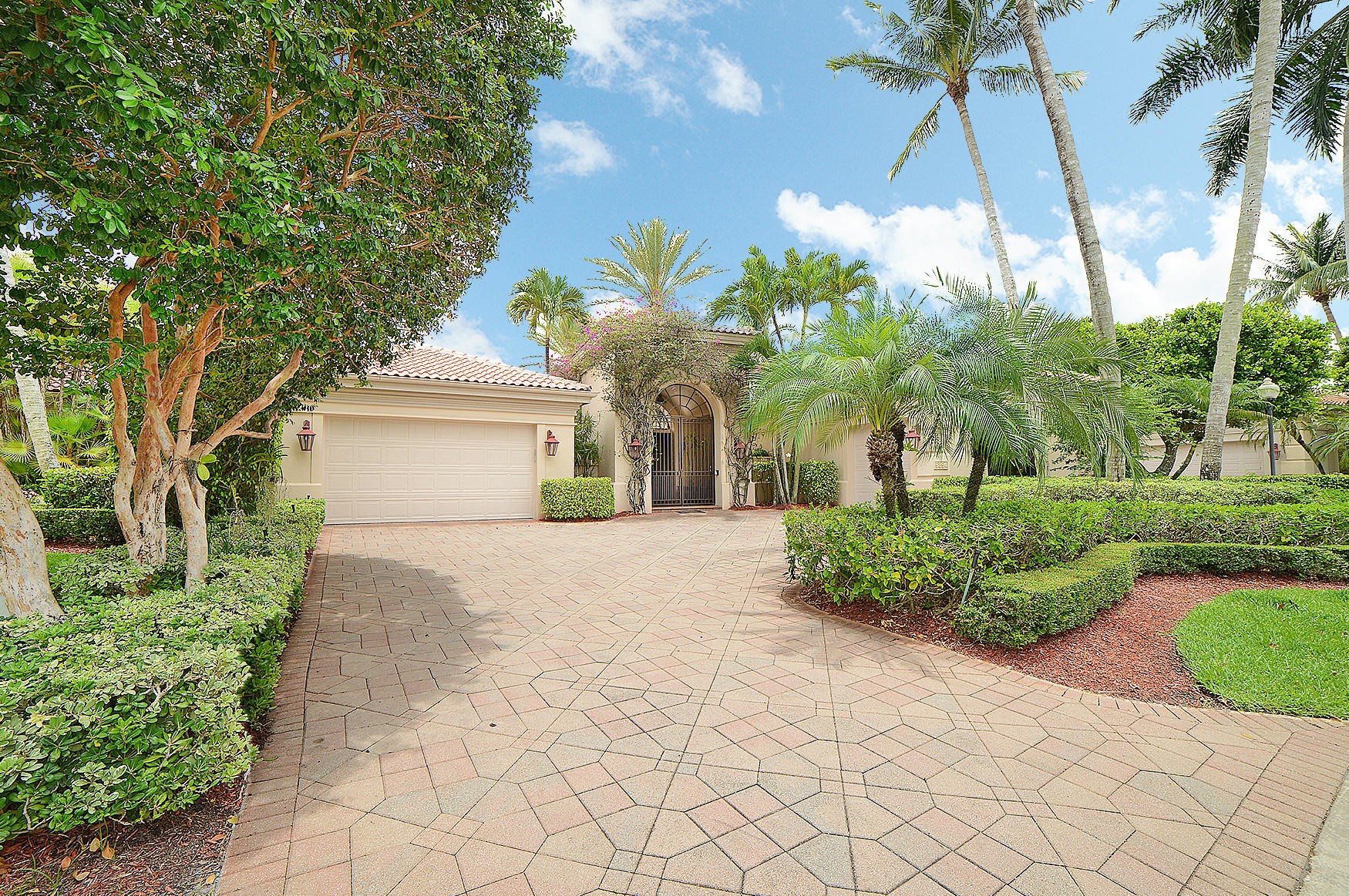5894 25th Ct, Boca Raton, FL 33496-2229