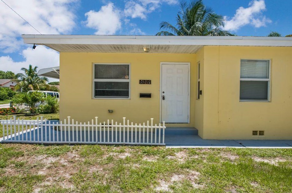 501 E St, Lake Worth, FL 33460-2850