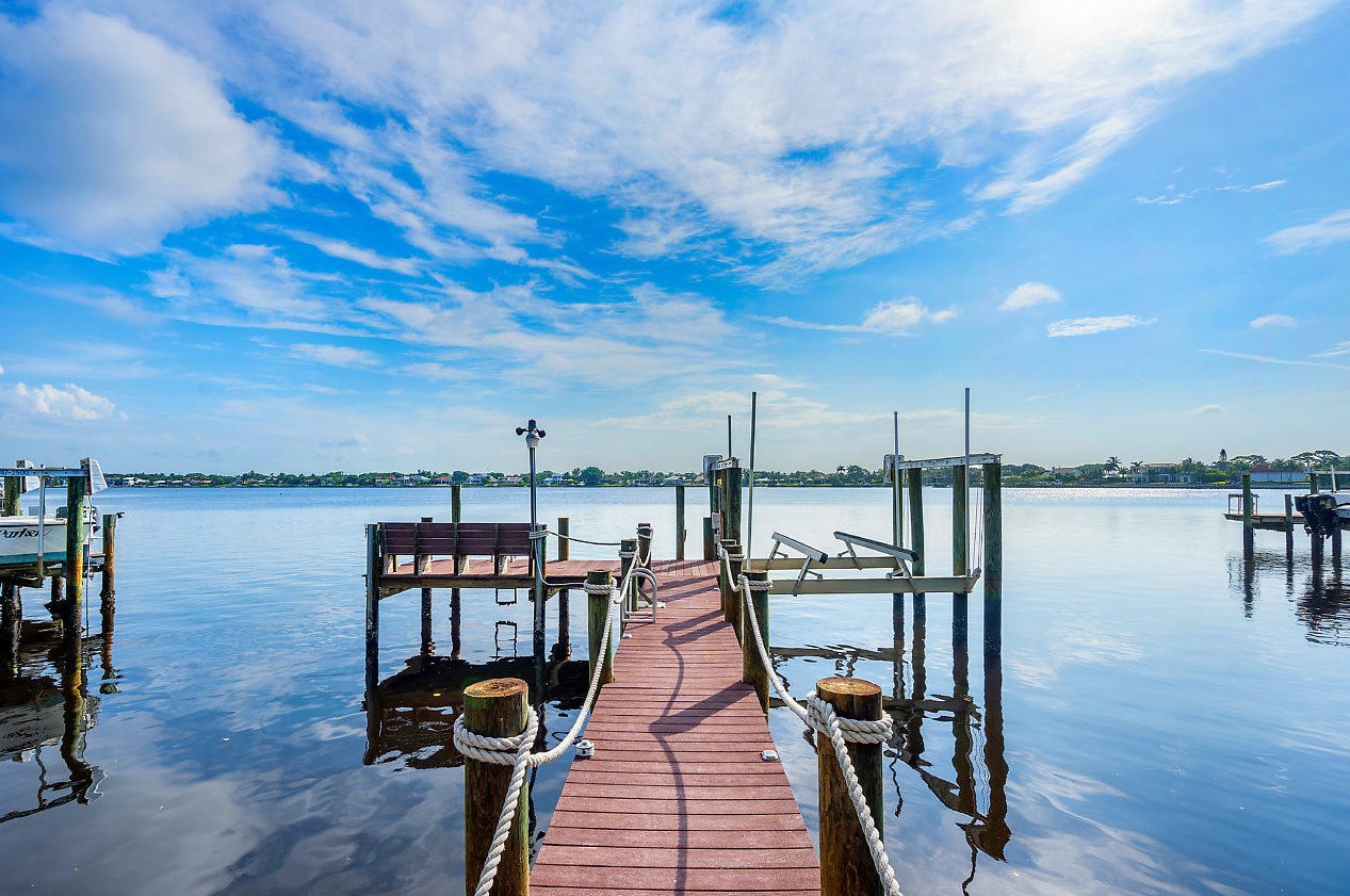 10 Bamboo Ln, Jupiter, FL 33458-2402