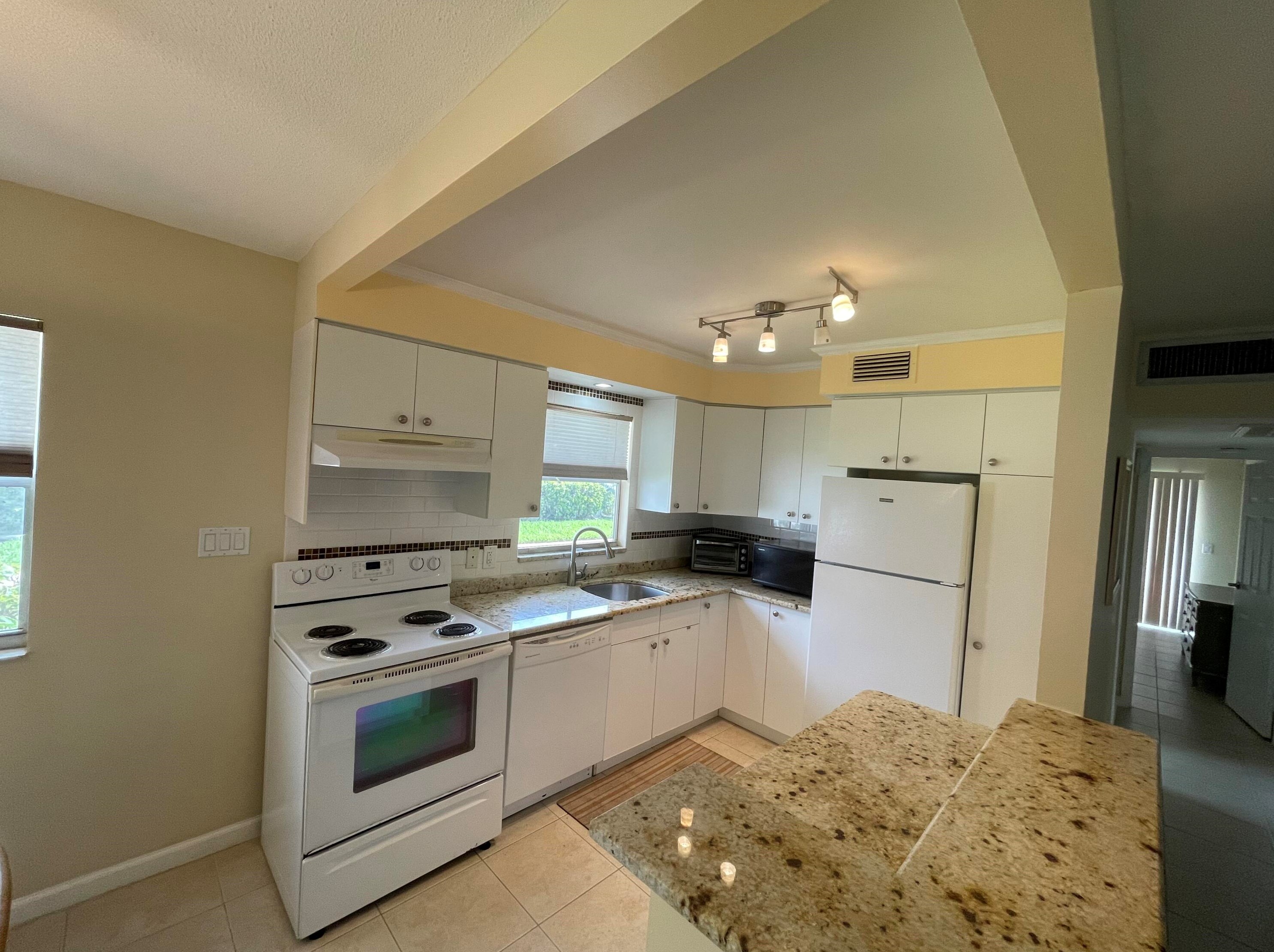208 Valencia I, Delray Beach, FL 33446