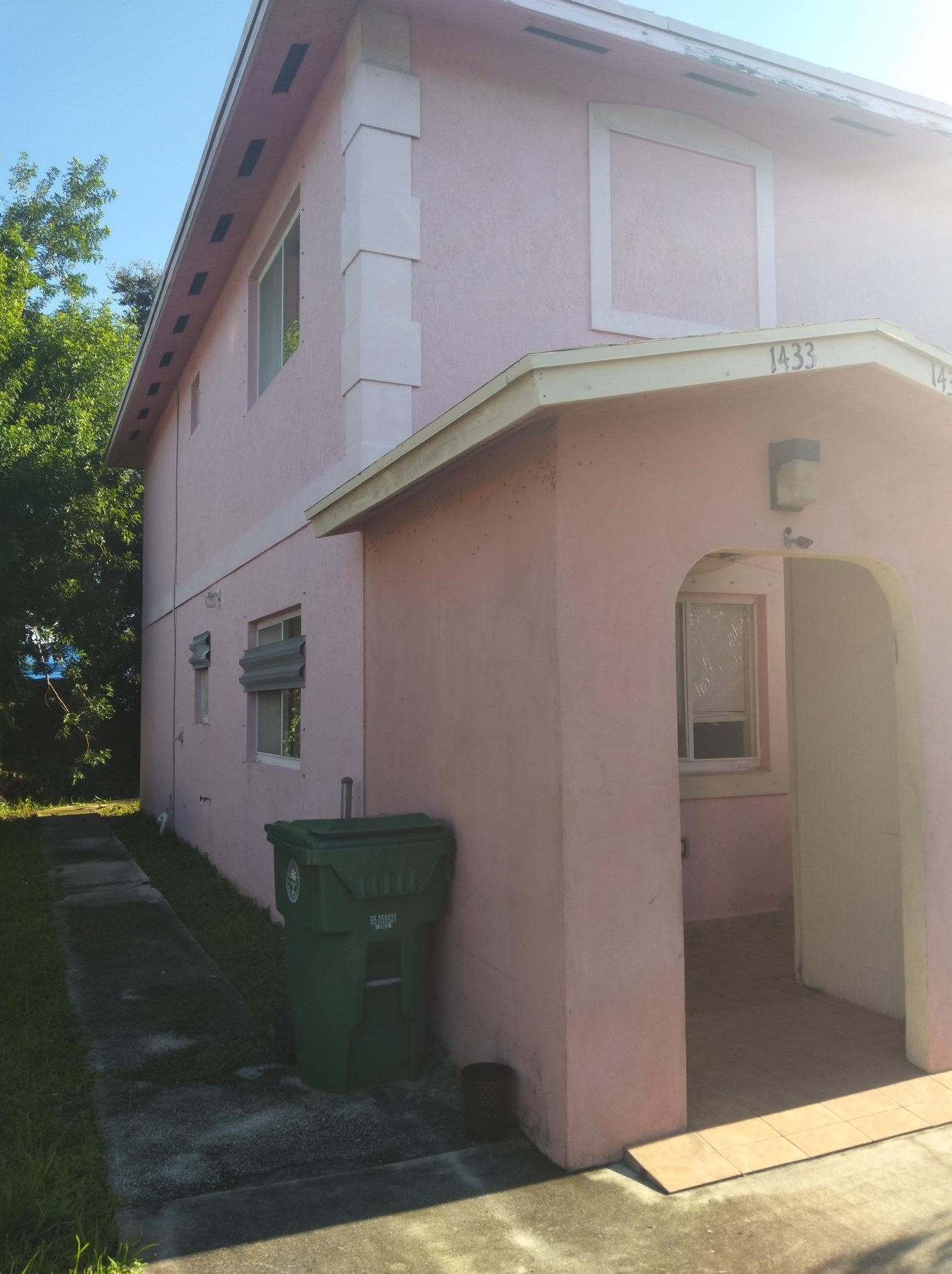 1431 55th Ter, Miami, FL 33142-3135