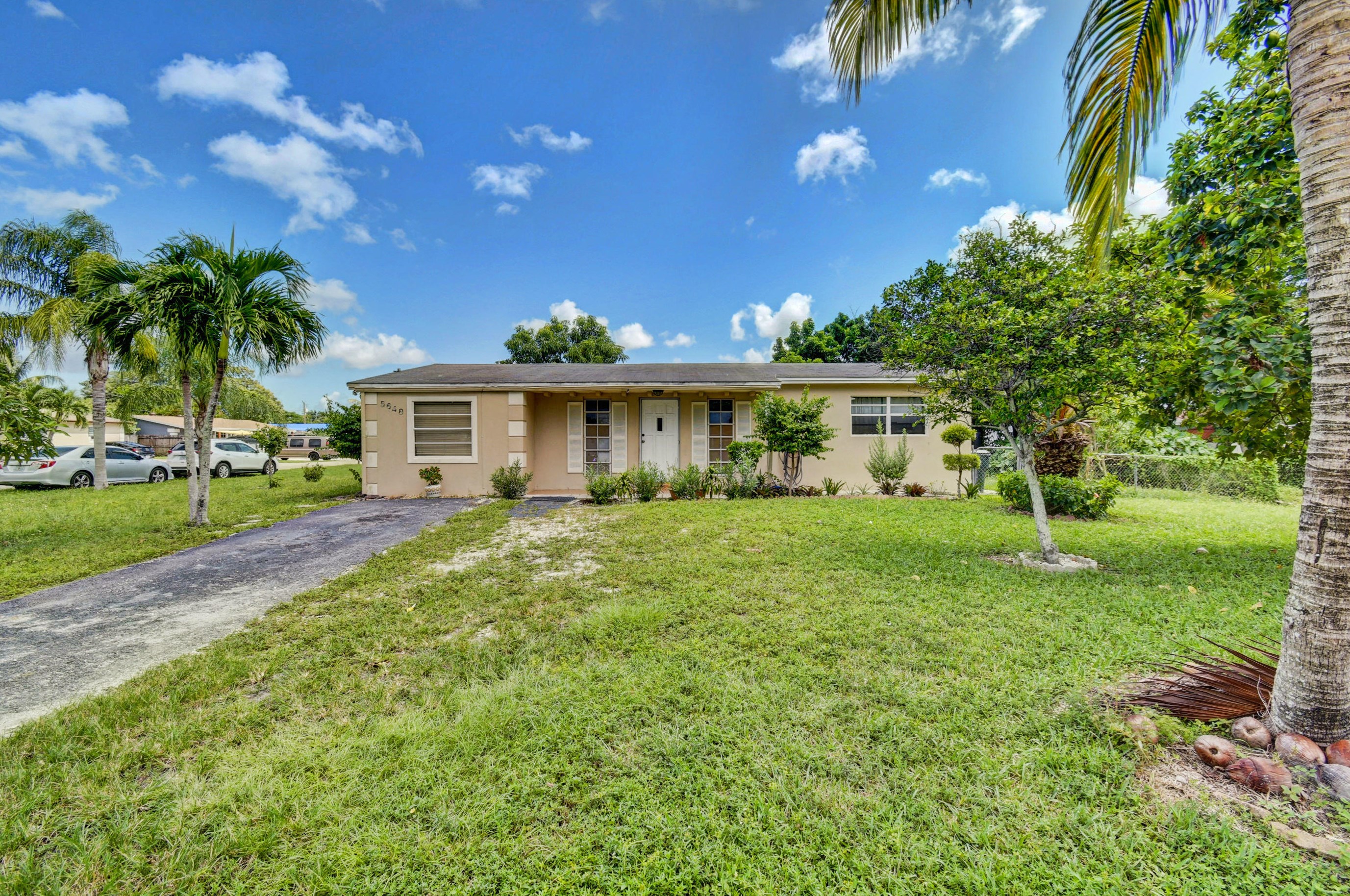 5648 37th St, Lake Worth, FL 33463-3218