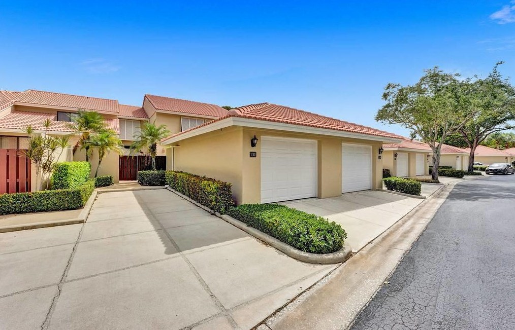 131 Old Meadow Way, West Palm Beach, FL 33418