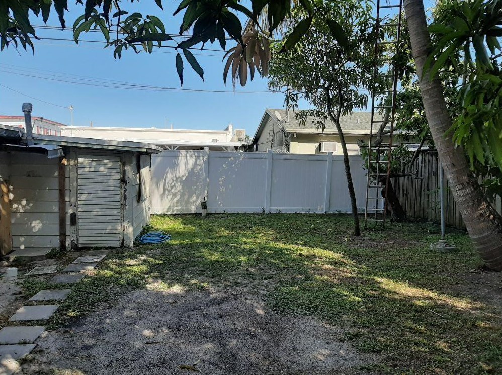 912 H St, Lake Worth, FL 33460-2537