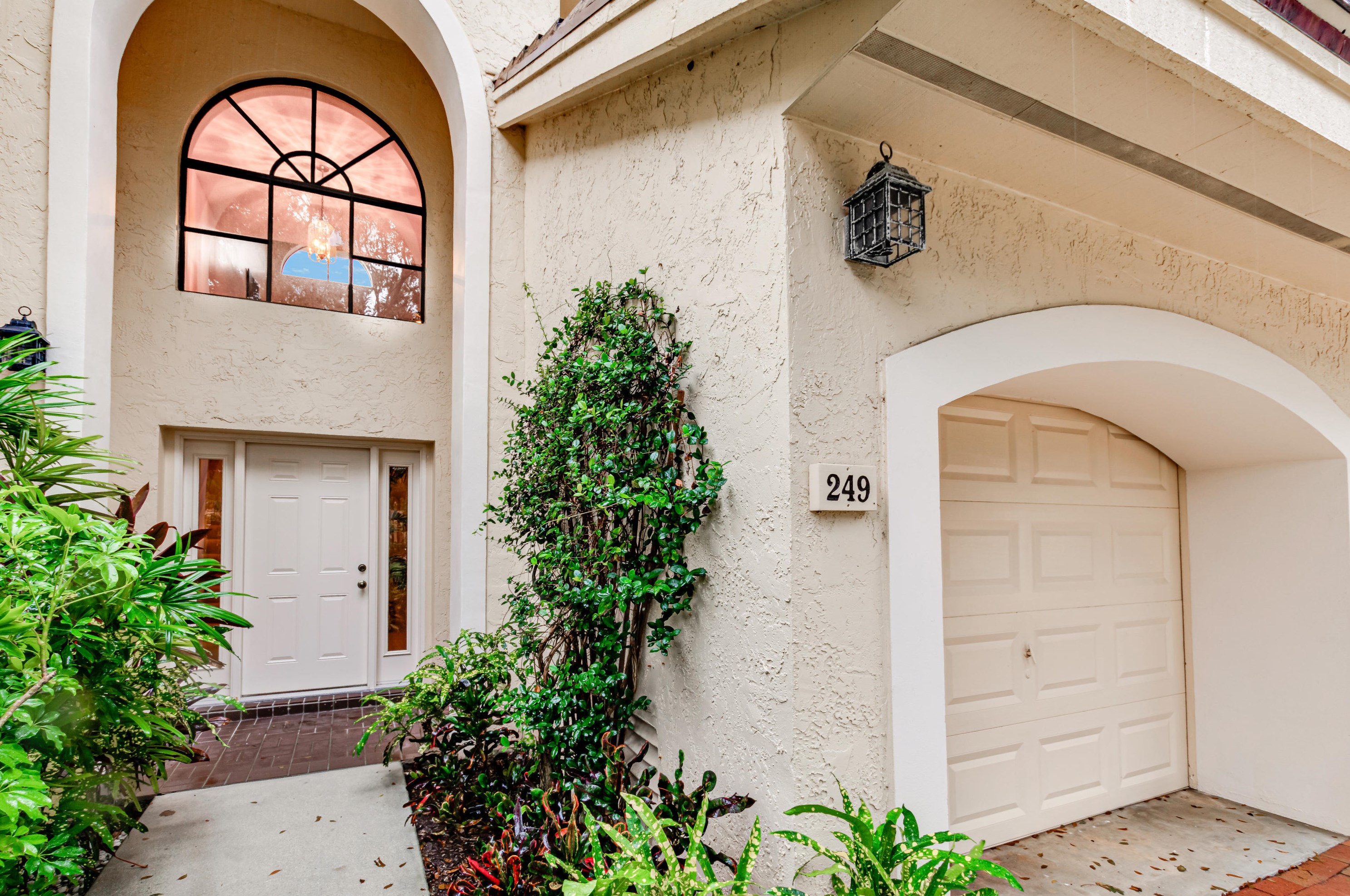 16100 Bay Dr, Jupiter, FL 33477-2320