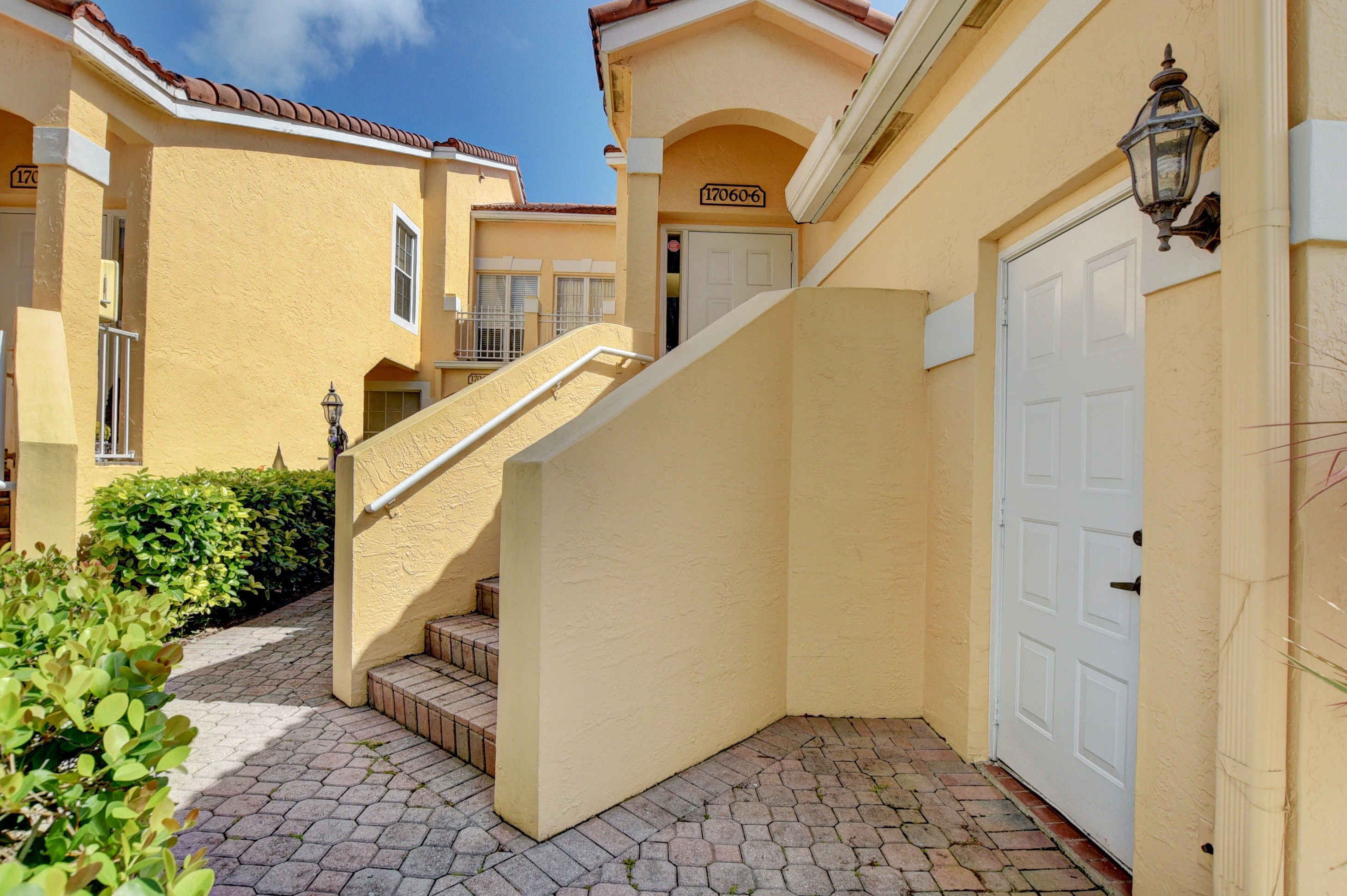 17060 Emile St, Boca Raton, FL 33487-1098