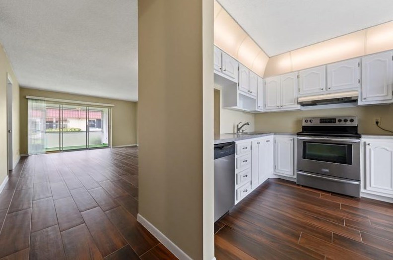 802 Nantucket Cir, Lake Worth, FL 33467-2741