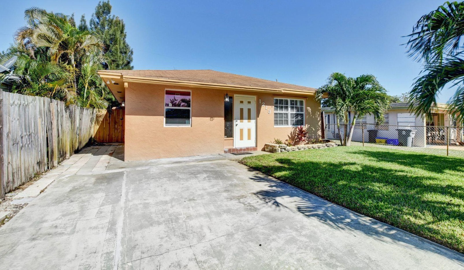 1213 Peak Rd, Lake Worth, FL 33462-5925