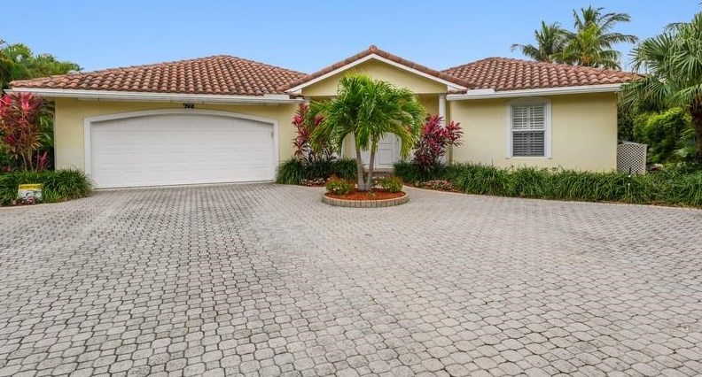 792 Staghorn Ct, Boca Raton, FL 33432-3034