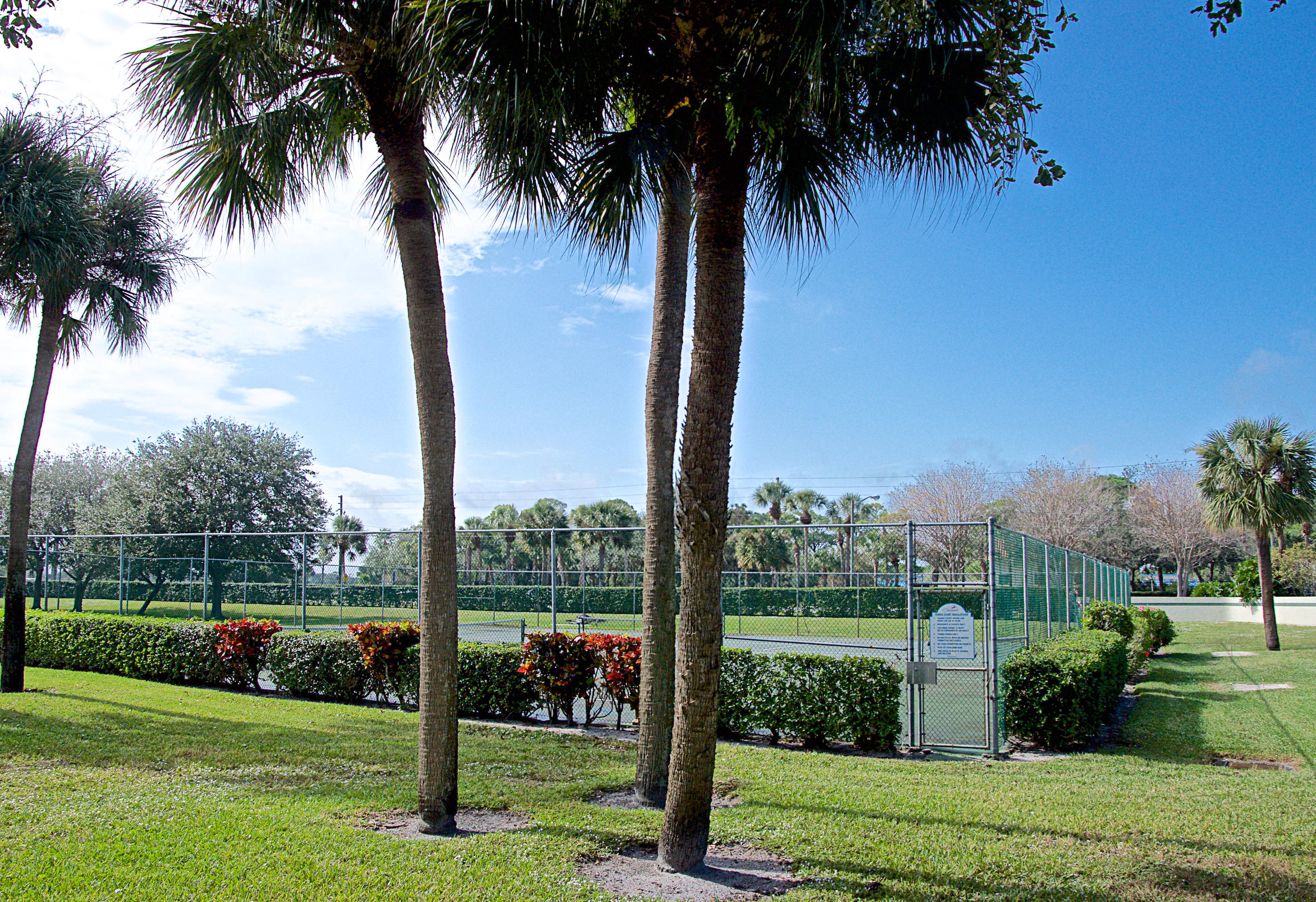 6447 Chasewood Dr, Jupiter FL 33458-5830 exterior