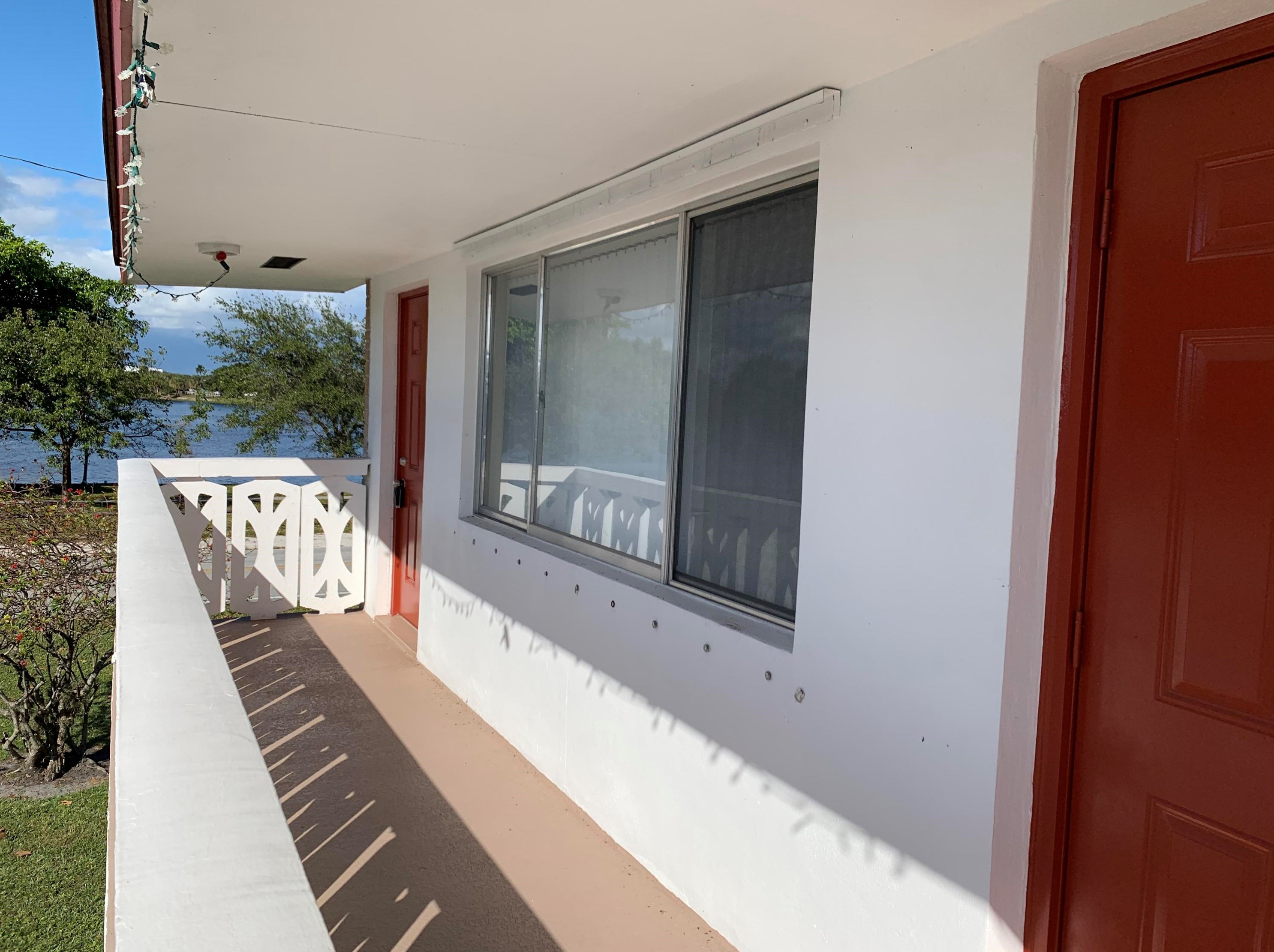 2020 Lake Osborne Dr #11, Lake Worth, FL 33461