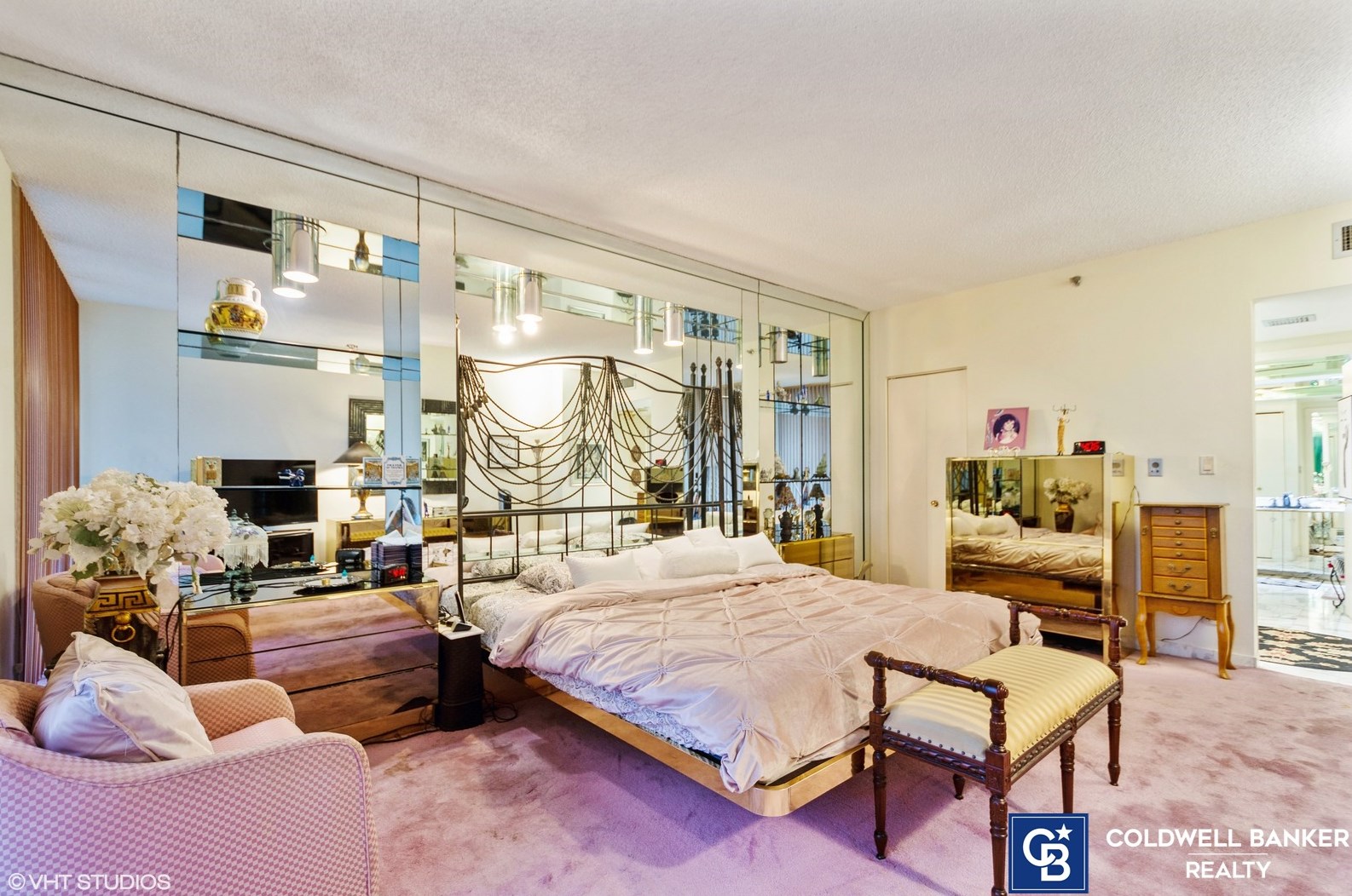 20281 Country Club Dr, Miami FL  33180-3010 exterior