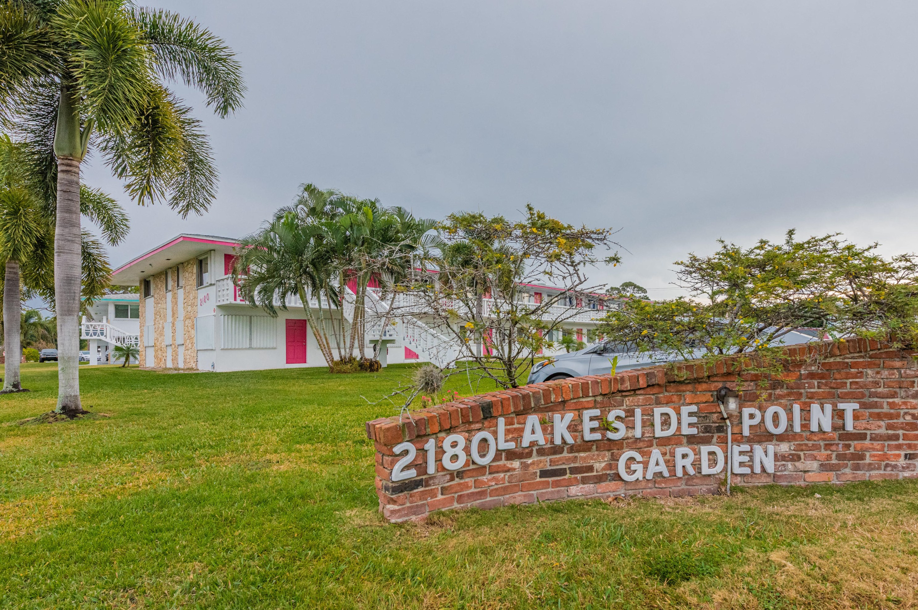 2180 Lake Osborne Dr, Lake Worth, FL 33461-5696