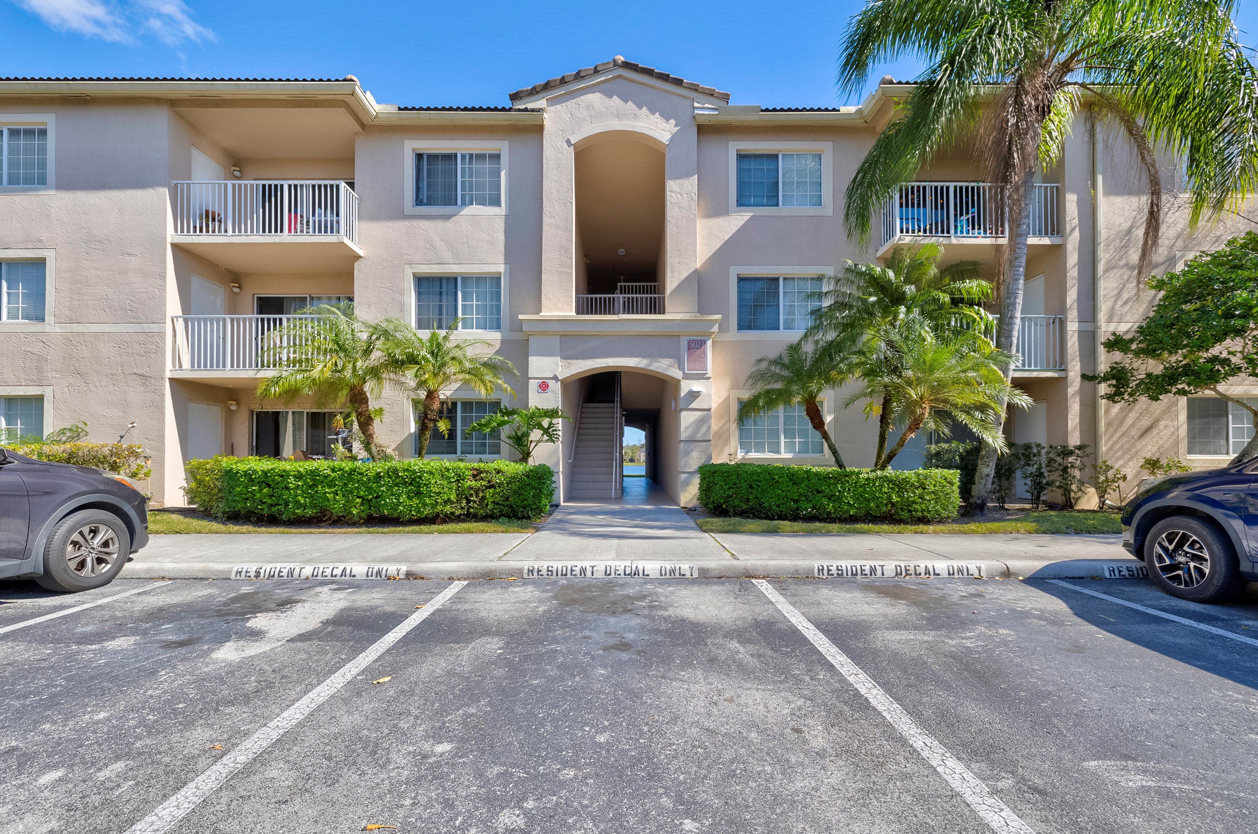 5021 Wiles Rd, Pompano Beach, FL