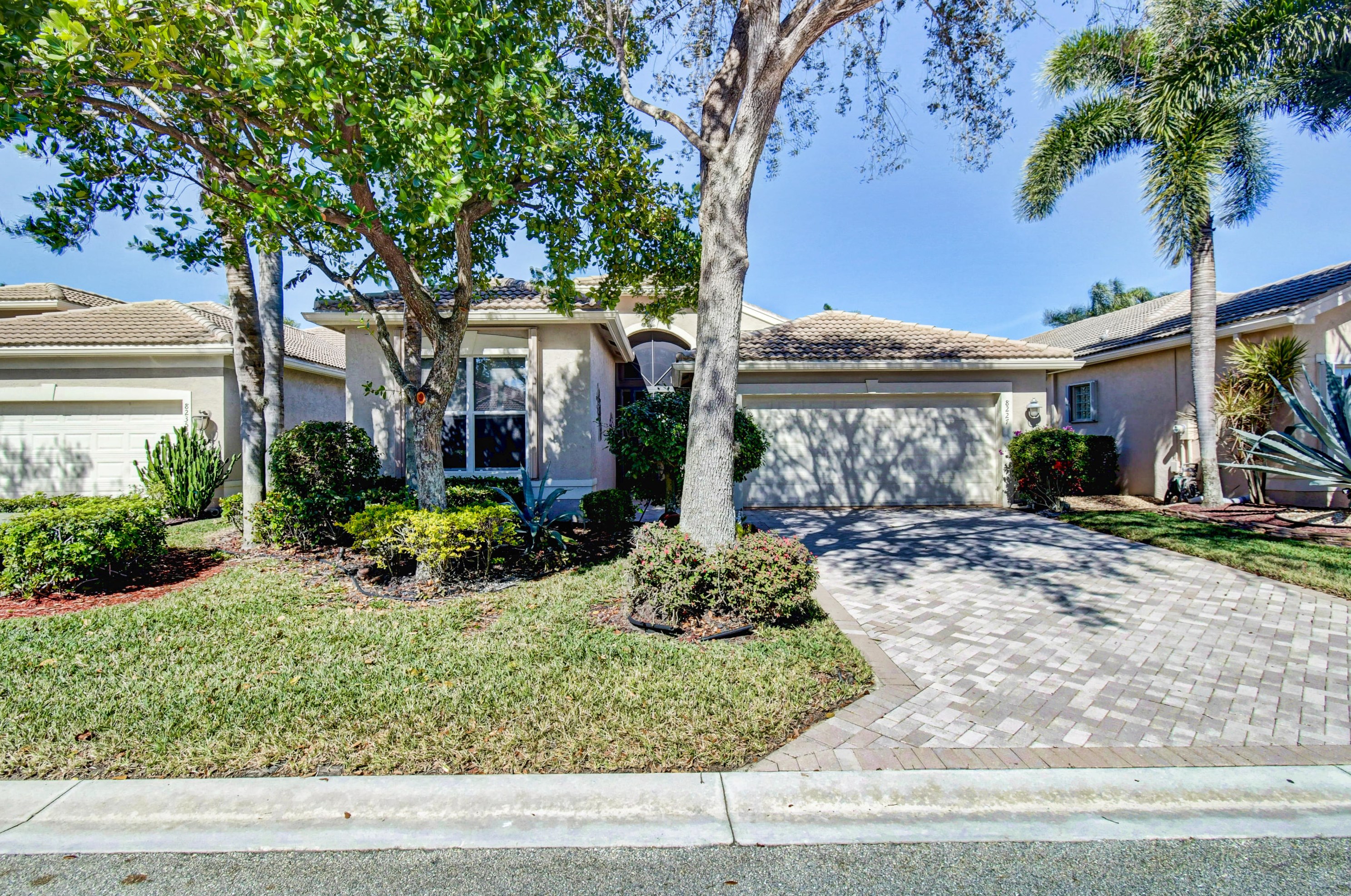 8227 Seahorse Cove Blvd, Lake Worth, FL 33467-6953