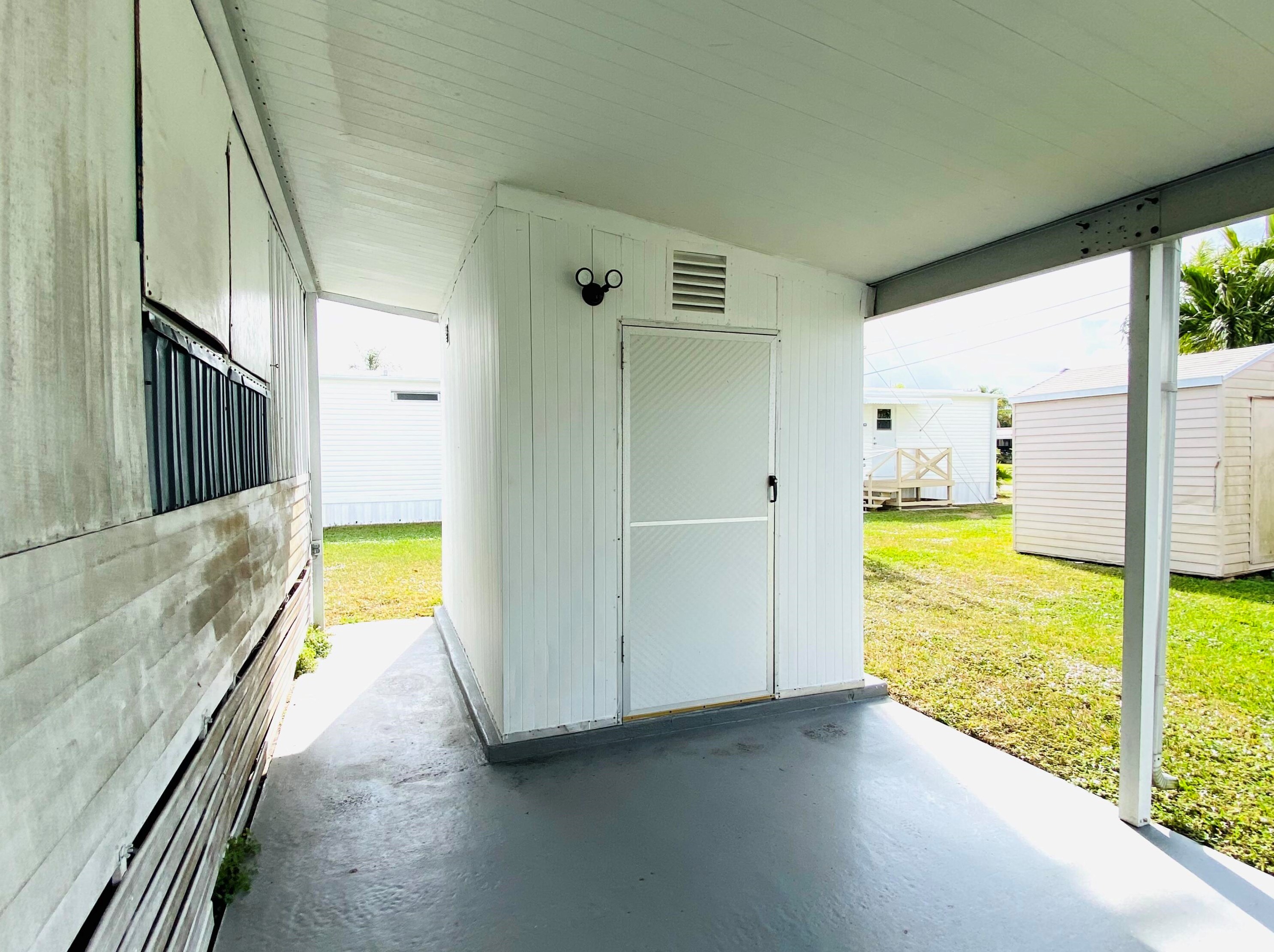 4060 Mockingbird Dr, Boynton Beach FL 33436-2661 exterior