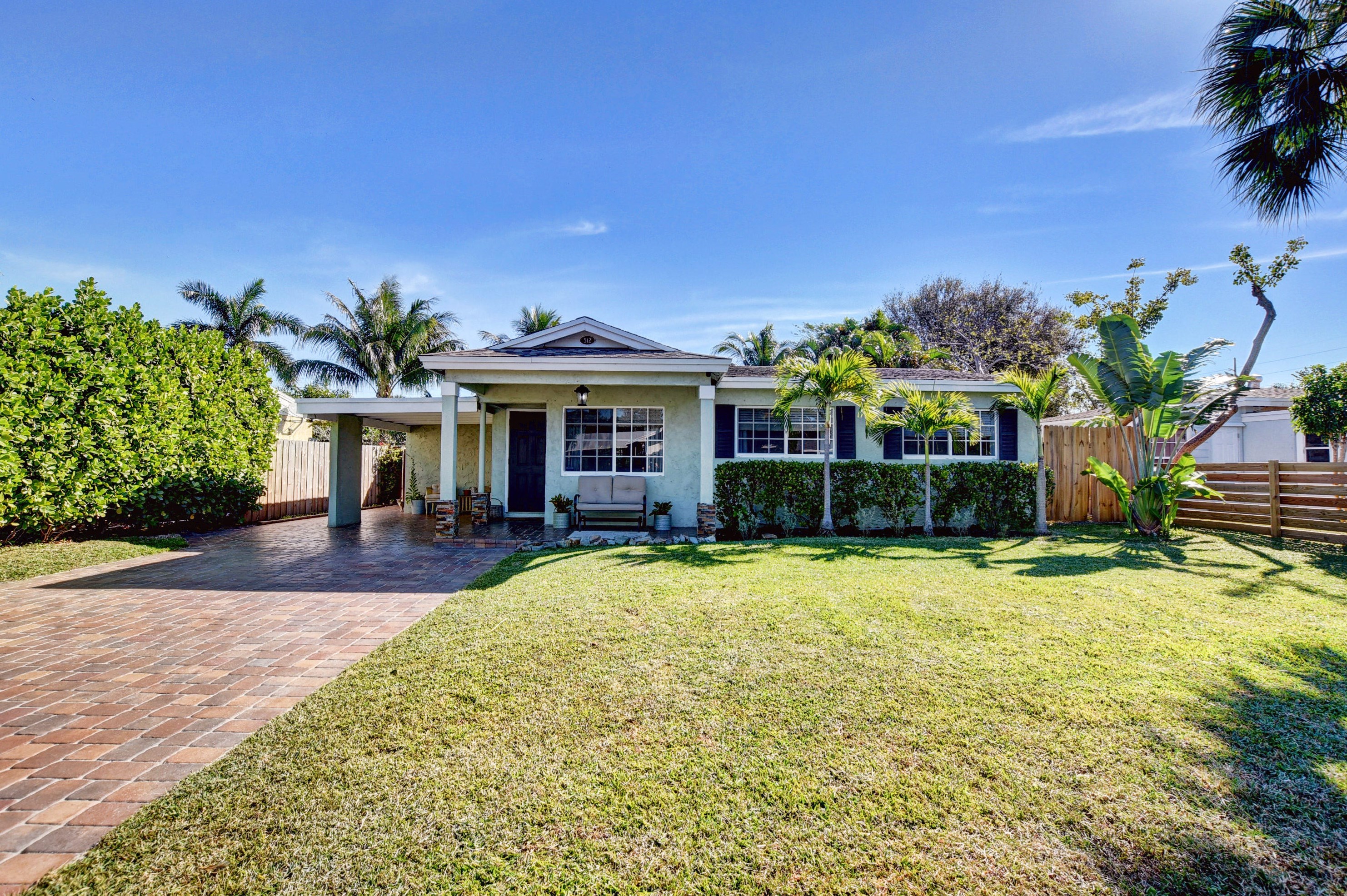 512 Virginia Dr, Lake Worth, FL 33461-5751