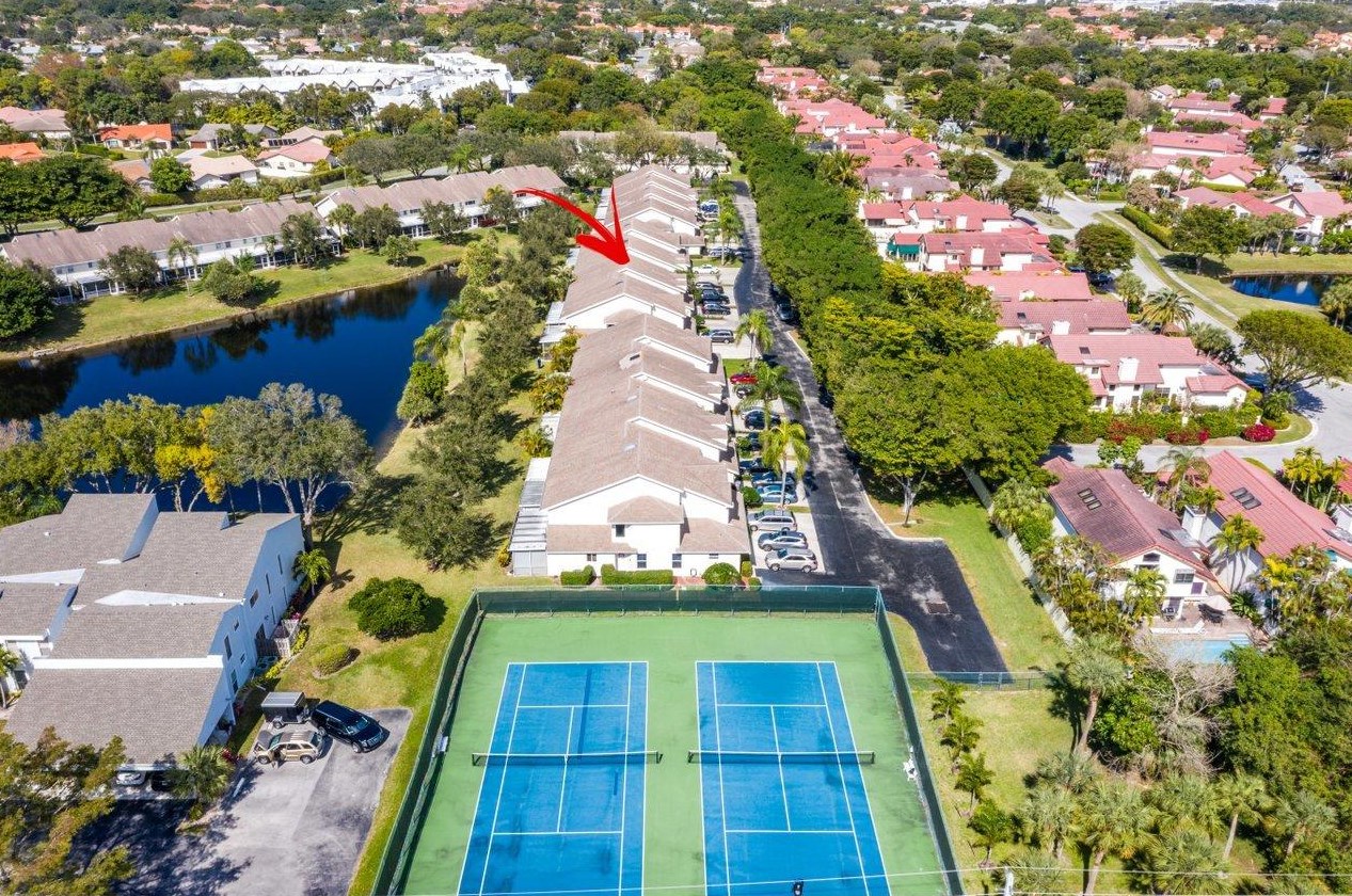 6061 Old Court Rd, Boca Raton FL 33433-7882 exterior